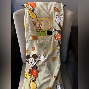 Disney Minnie and Mickey fall throw blanket